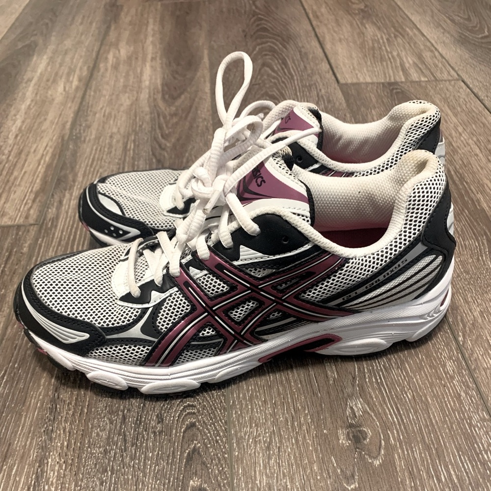 Women’s ASICS 8.5